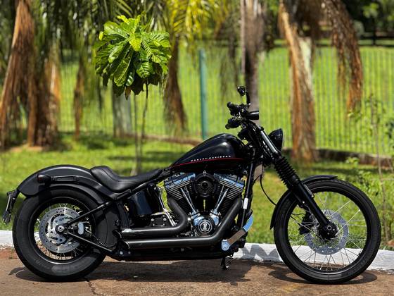 HARLEY-DAVIDSON SOFTAIL BLACKLINE 